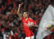 雷火电竞官网-本菲卡绝杀里昂，卡瓦尼乌龙送礼英超